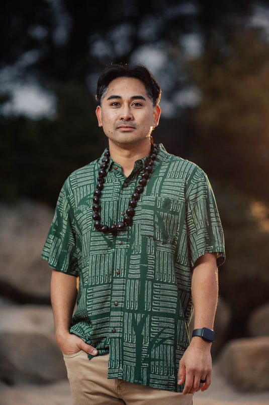 Translation missing: en.Puili Hula is Life Aloha Shirt in XS with tropical floral pattern, short-sleeve casual shirt for warm weather