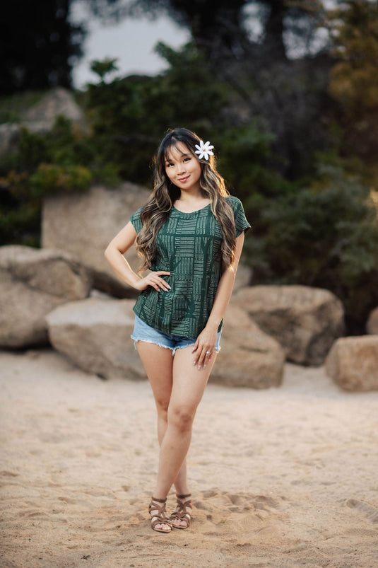 Translation missing: en.Hula is Life Puili Dolman in XS, featuring a relaxed fit and soft fabric, perfect for casual wear and layering