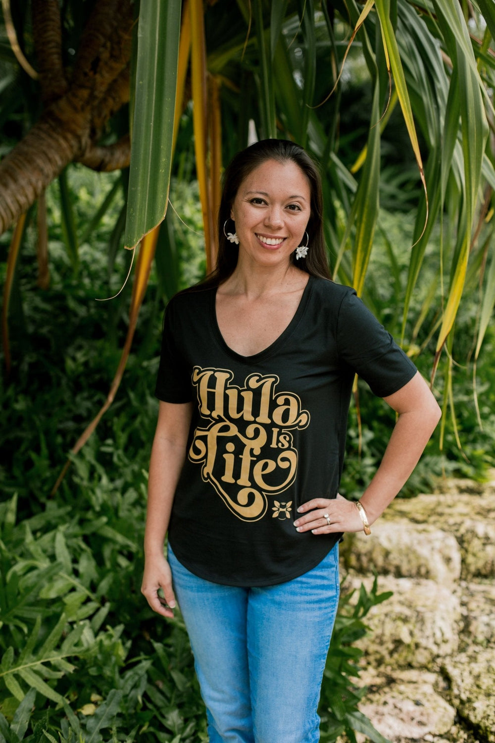 Hula Sway relaxed scoop top in black, worn by a model