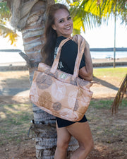ʻOpihi ʻEke Mākaukau bag carried on the shoulder by model